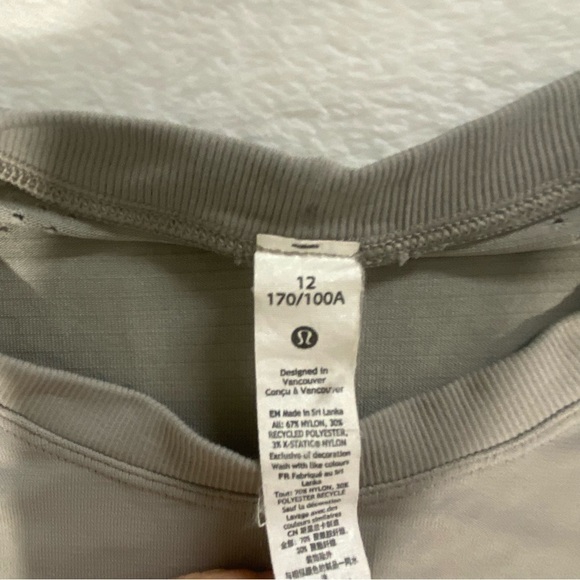 Lululemon Women’s Taupe / Gray Athletic Tech Short Sleeve Shirt Sz 12 - Picture 6 of 12